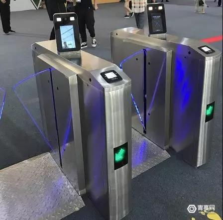 展會(huì)人臉識(shí)別門禁一體機(jī) 以云棲大會(huì)相框機(jī)配置為例