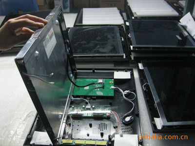 工廠直供15寸數(shù)碼相框與廣告機 專業(yè)生產(chǎn)、價格優(yōu)勢、配套掛架